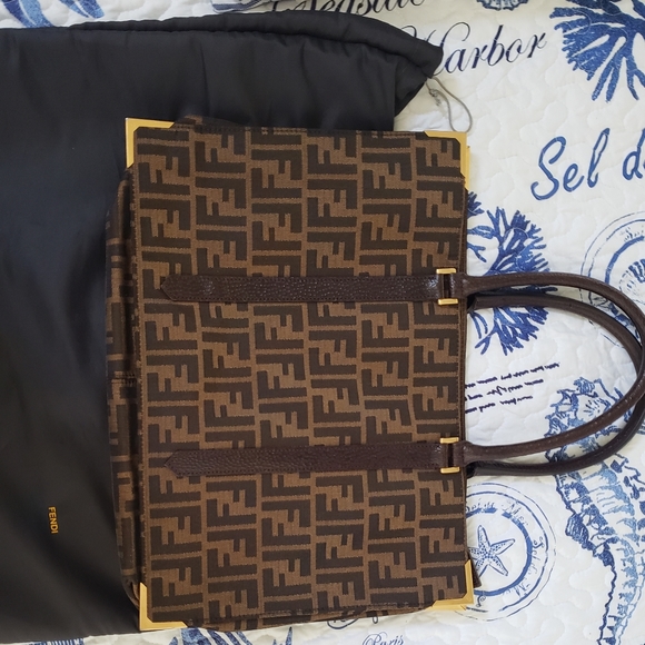 Fendi Authentic Handbag - Picture 3 of 11